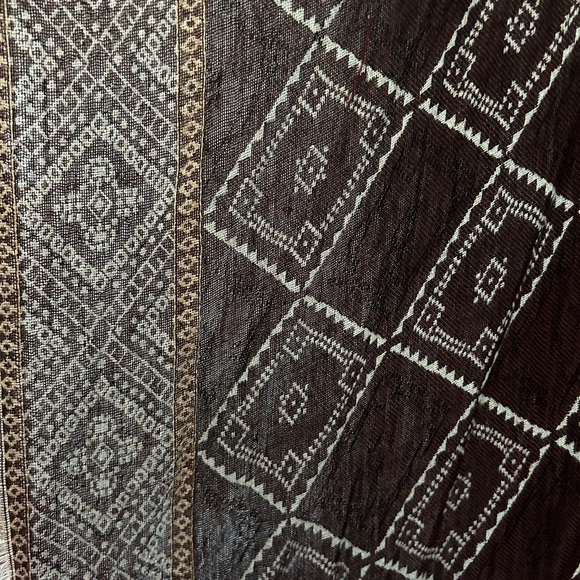 Patterned shawl - Picture 2 of 3